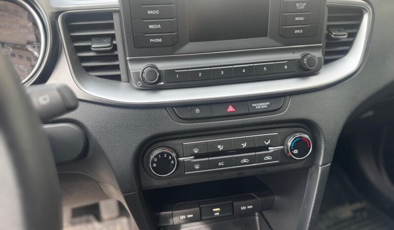 Kia Ceed 1.0 T-GDi 100k Silver, DPH full